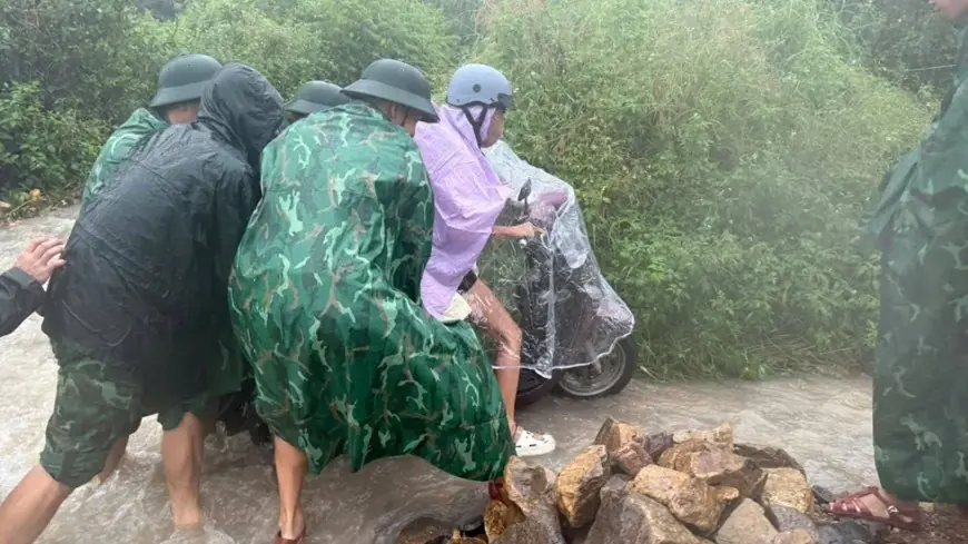 Khánh Hòa khẩn trương di dời người dân khu vực có nguy cơ cao sạt lở đất